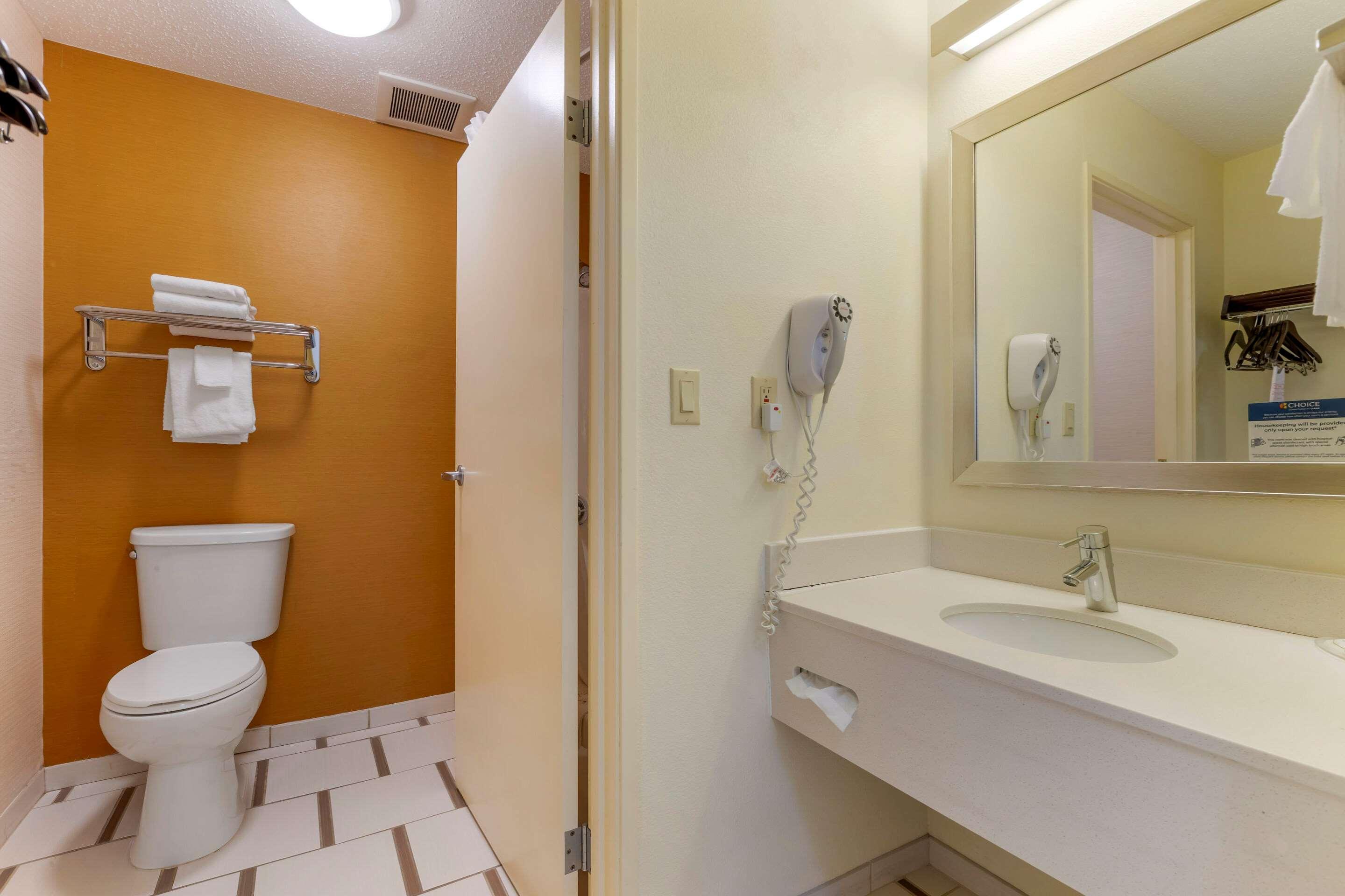 Quality Inn&Suites Keokuk North Bagian luar foto