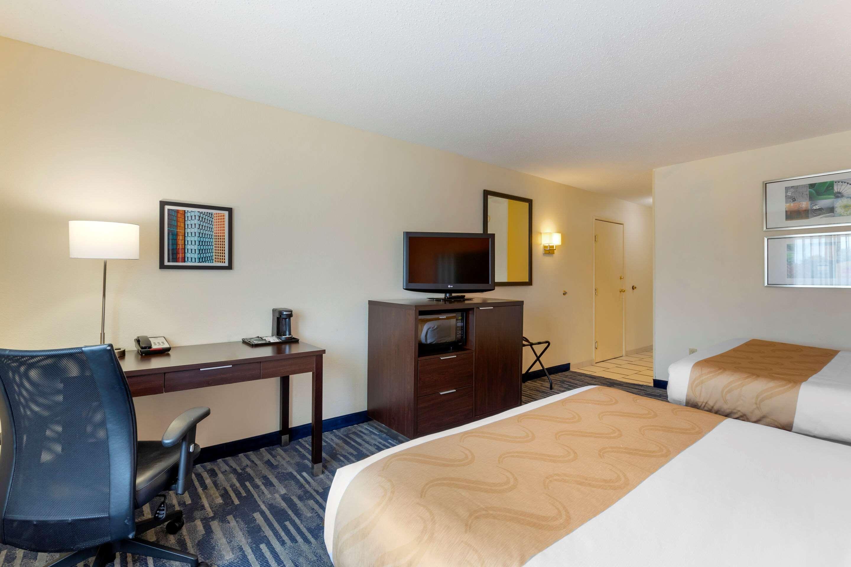 Quality Inn&Suites Keokuk North Bagian luar foto